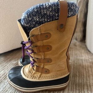 Girls winter boots. Sorel.